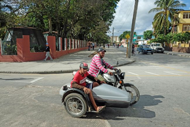 Motorräder mit Seitenwagen kommen für zwei Fahrgäste eher nicht in Frage,…