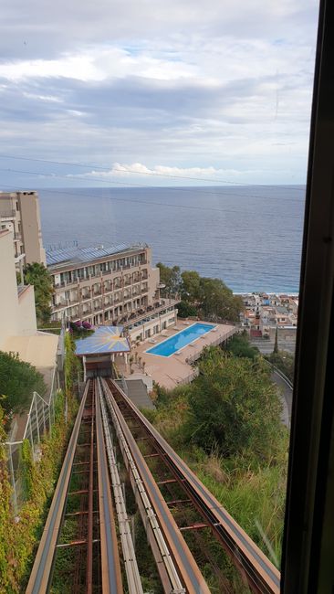 Blick vom Hotel nach Letojanni und Meer