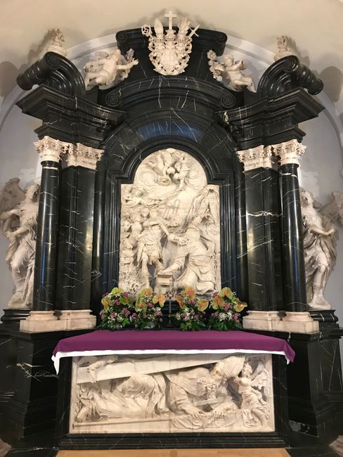 Grab des Heiligen Bonifatius im Dom