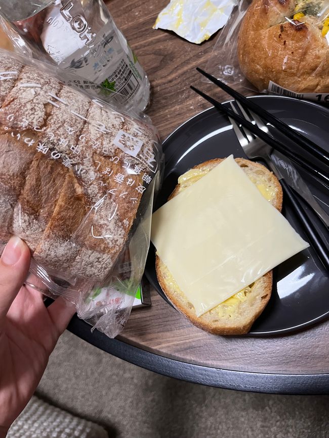 Lecker Brot mit Käse zum Abendessen 💃🏼