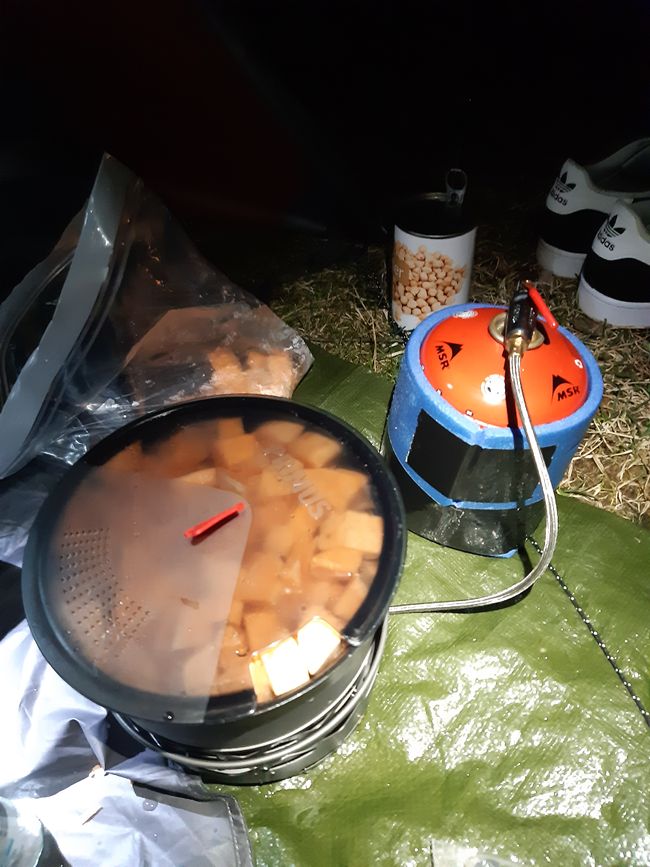 Süßkartoffel Curry auf dem Campingplatz