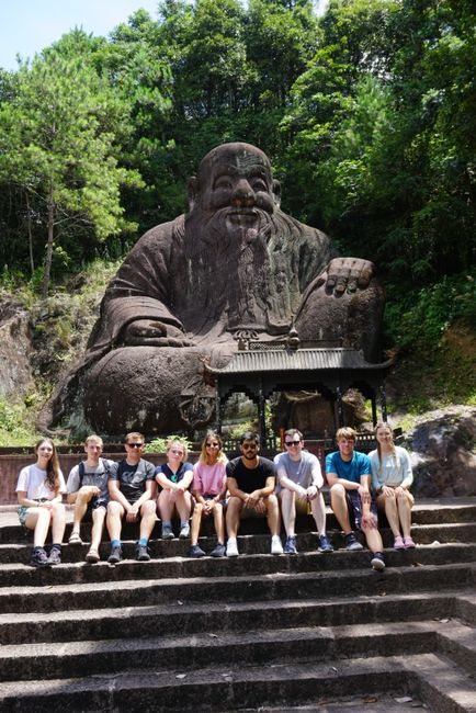 Group photo in front of Confucius