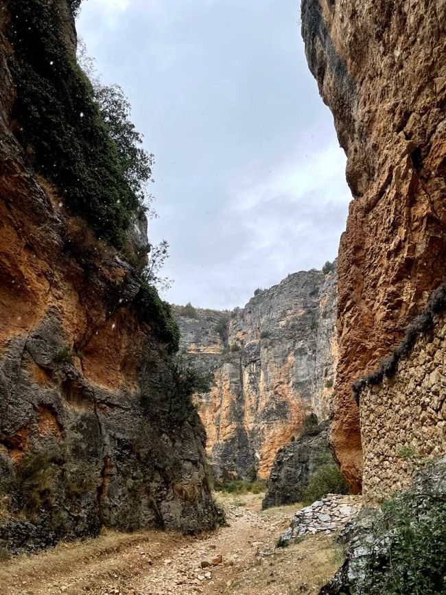 Wanderweg zu den Pinturas rupestres de Rocaa Benedí