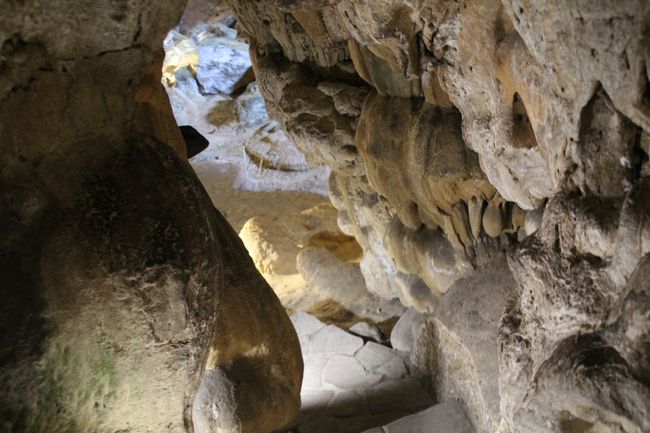 Durchgang in einen weiteren Teil der Höhle