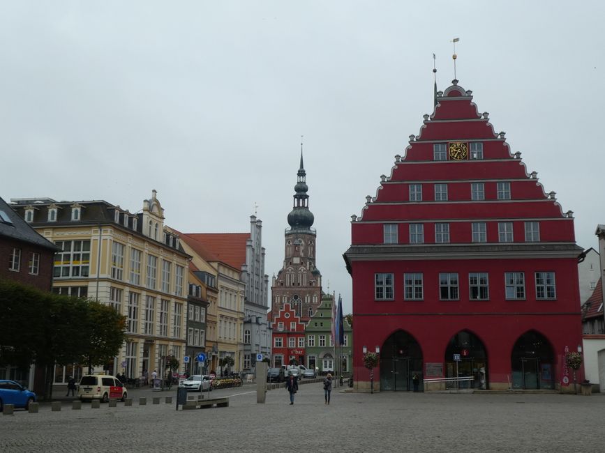 Marktplatz Greifswald mit Dom St. Nikolai im Hintergrund