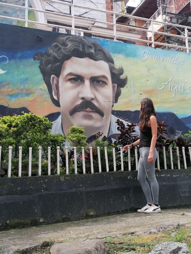 Anna in front of a huge Pablo Escobar graffiti