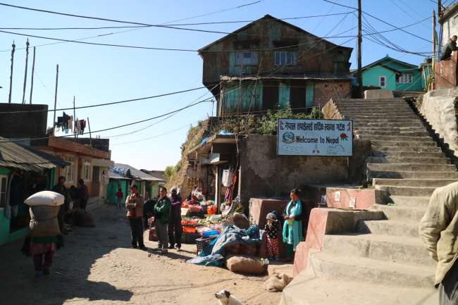 Start der Wanderung Hallo Nepal