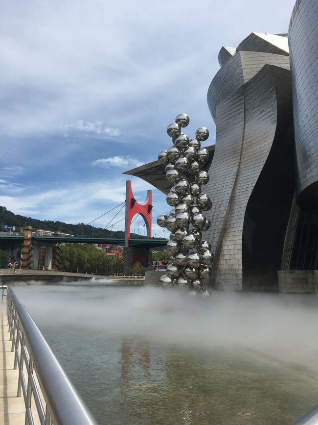 Rauch vor Silbernem Gebilde... Brücke la Salve dahinter