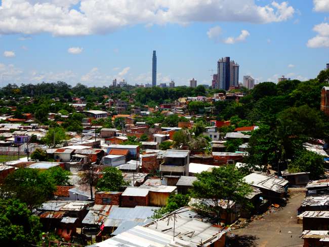hier ins Asunción gibt es neben dem Präsidentenpalast den anscheinend einzigen "Slum" Paraguays 