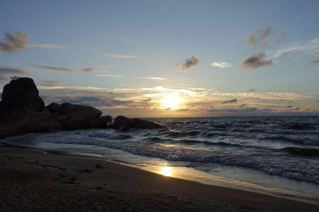 Day 18 Sunrise, Hot Sand Bay, Schnorcheln und Fussball