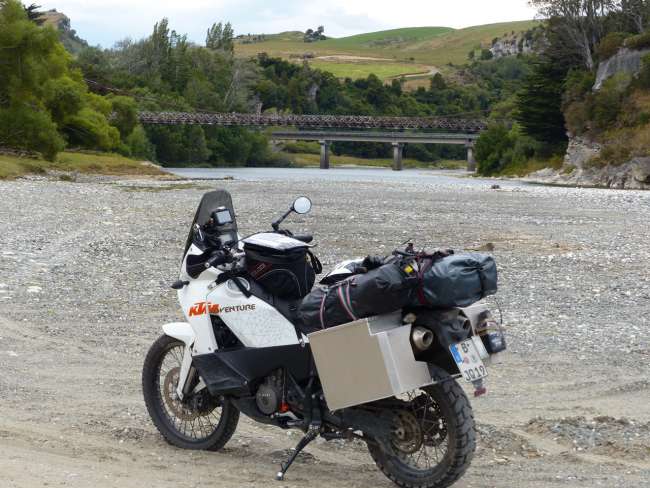 Excursion into the riverbed, in the background the old bridge
