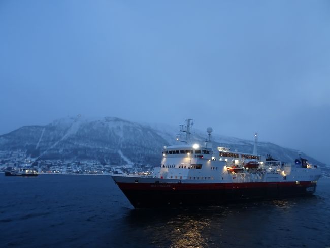 Hurtigrutenschiff in Tromsø