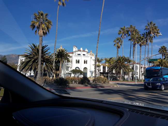 Palms and blooming plants even in December: Santa Barbara