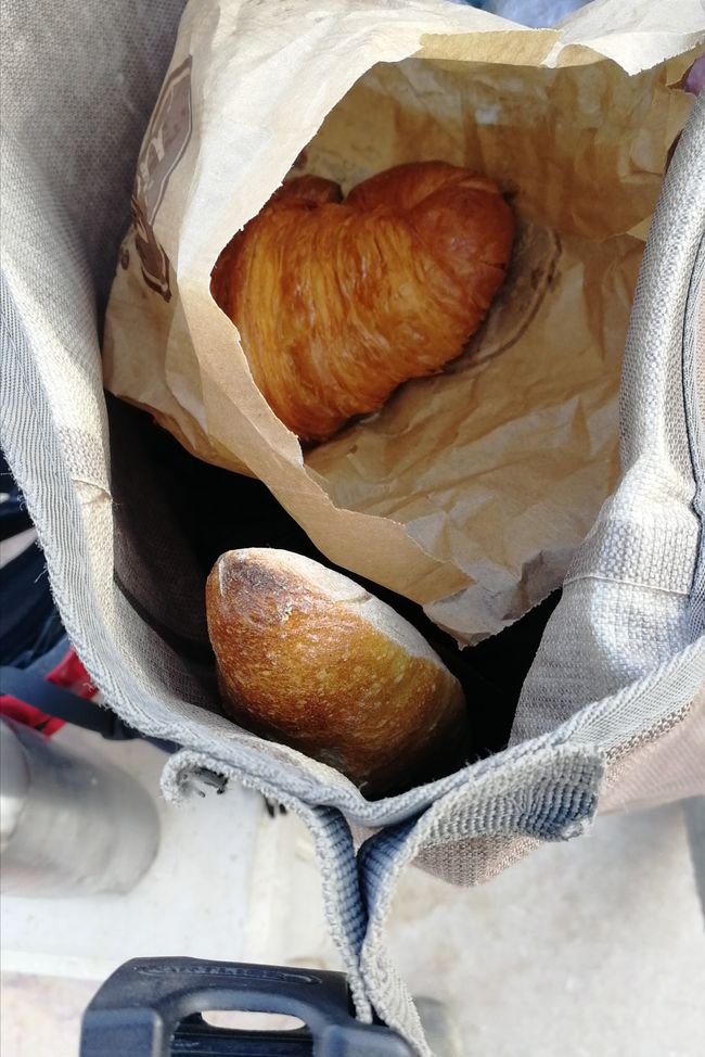 First purchases in France: A croissant and a baguette of course! 😅