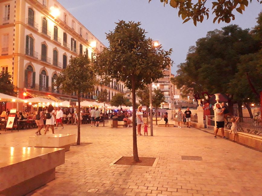 Abendliche Straßen in Málaga.