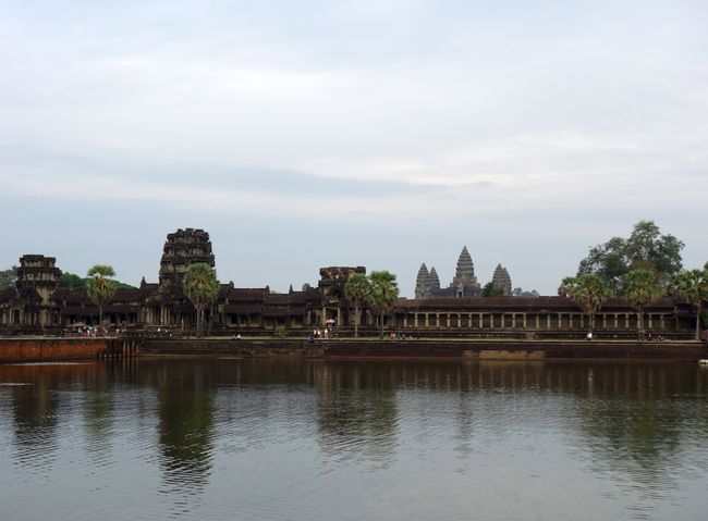 Angkor Wat in all its grandness (including the 1.5 x 1.3 km moat)