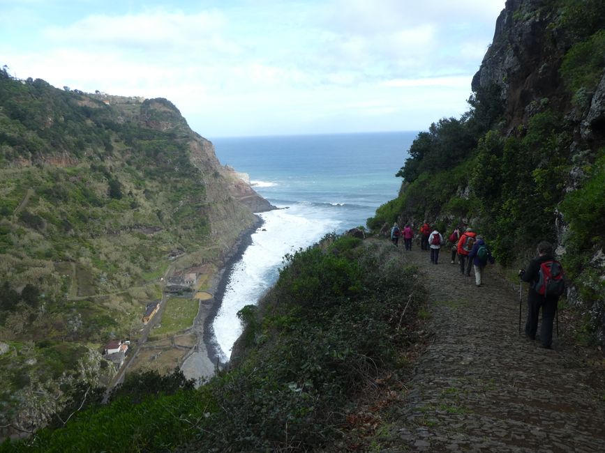 Wanderung am Küstenweg von Quinta Do Furao nach Sao Jorge