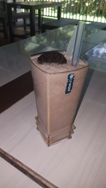 First, refuel with some carbohydrates through this Oreo shake. 