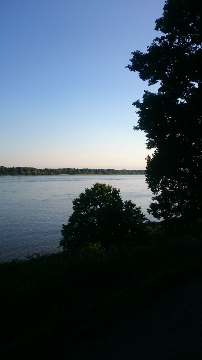 Evening atmosphere on the Elbe