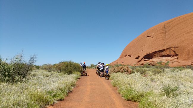 RT 35 - Uluru base walk