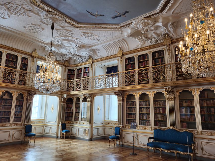 Queen's Library
