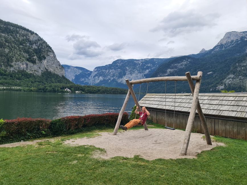 Selbst der Spielplatz liegt sehr instagramfreundlich am See