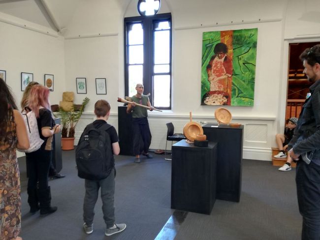 Vorstellung von Maori-Instrumenten in "The Arts Centre"