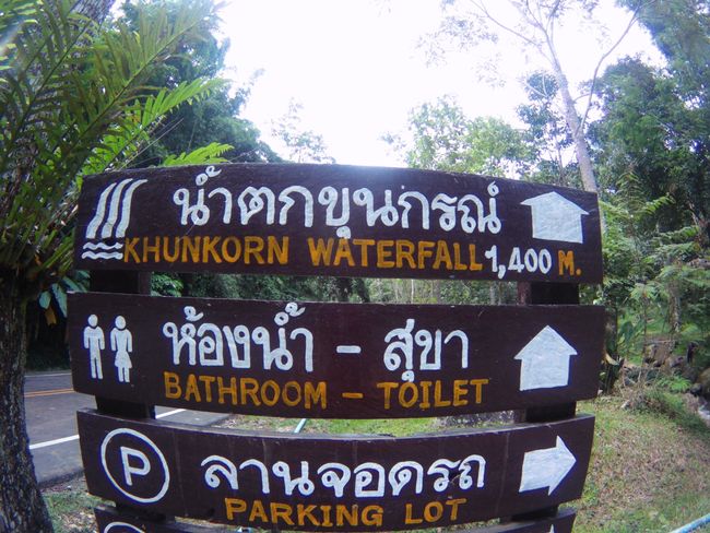Beim Khun Korn Wasserfall angekommen. Jetzt noch 1,4 km Trekking.