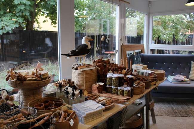 Store in Skagen with cooking utensils made of olive wood