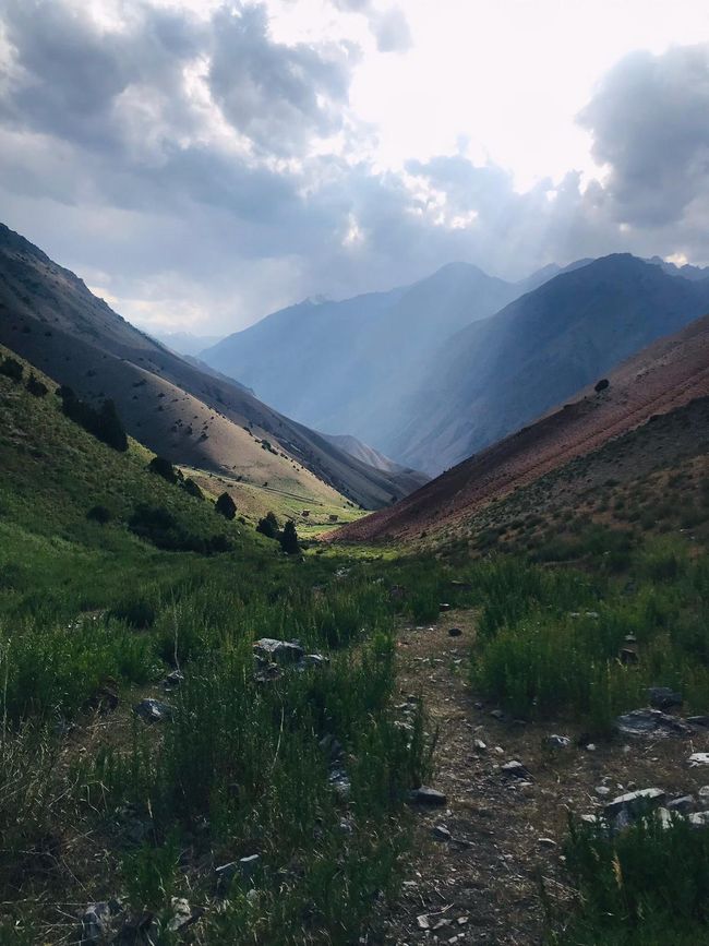 キルギスタンでのハイキング アドベンチャー