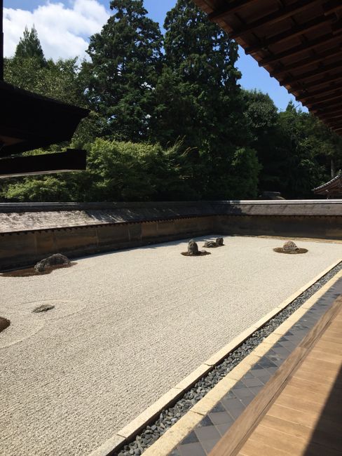 Kyoto - exploring Japanese gardens in search of a Geisha