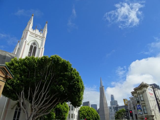 Transamerica Pyramid and the church from Whoopi Goldberg's Sister Act