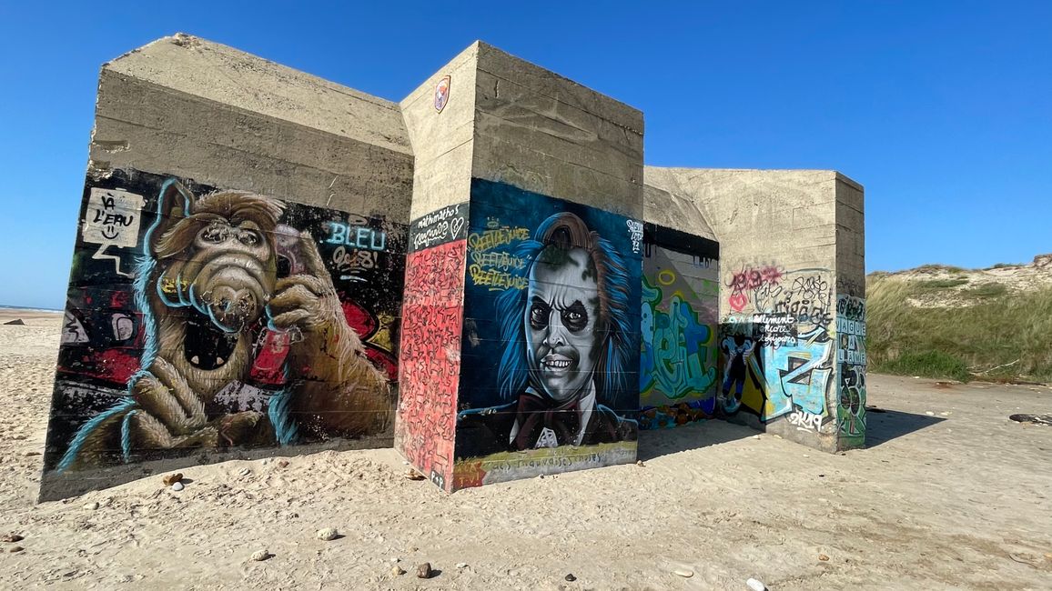 Graffiti bunker at Dune de Vensac