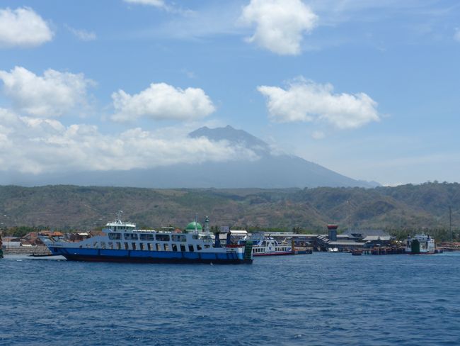 Climbing the volcano: Ijen (Java tour 8)