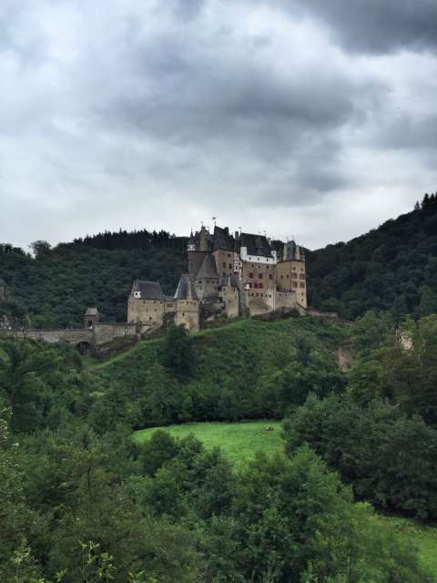 Eltz Castle - Kaŝa Gemo en Germanio