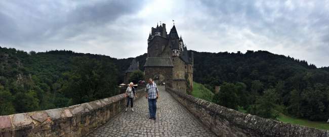 Eltz Castle - Kaŝa Gemo en Germanio