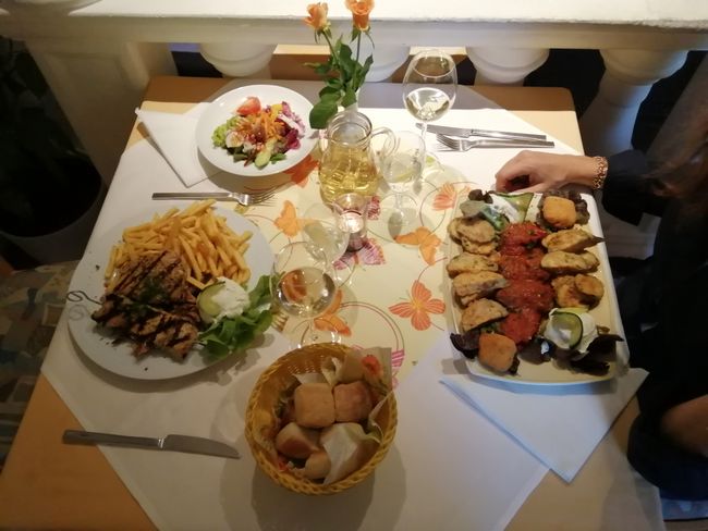 On 11.05.2019 departure in Menden (Sauerland) at 3:30 pm at my son's place. The first stop is already in Siegen to stay at my friend's place. Of course, we first had Greek food to get in the mood.