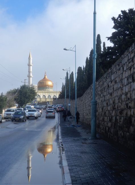 Spiegelbild in Nazareths Straßen