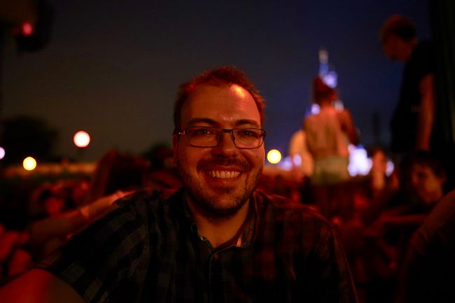 Jörg in the evening in front of the Disney castle