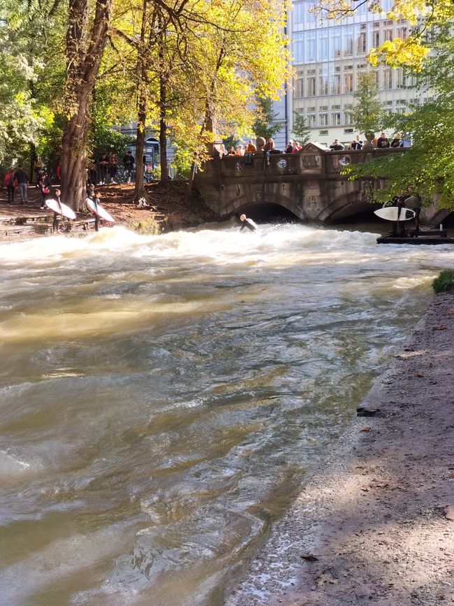 Surfing on the Eisbach Wave