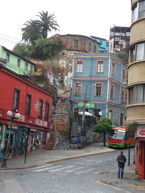 Colorful chaos in Valparaiso