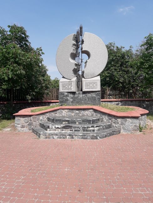 monument III