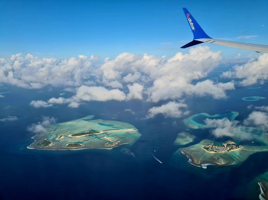 Maldives - first impression and Seaplane lounge