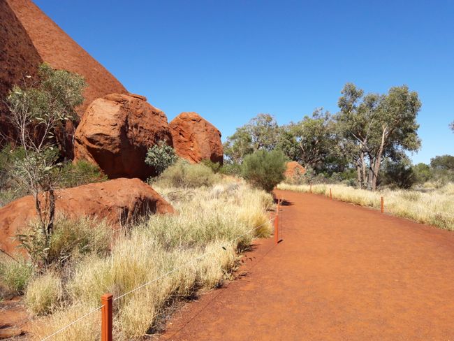 Weg um den Uluru 