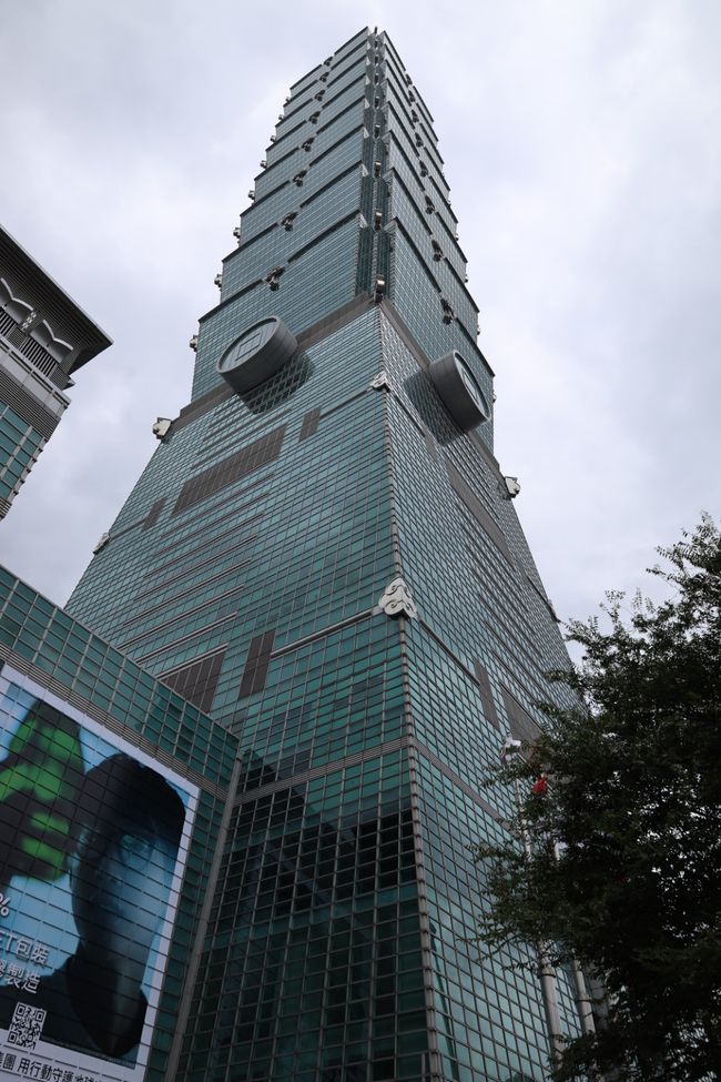 Taipei 101 Shopping Mall -- Sun-Yat-sen Memorial Hall