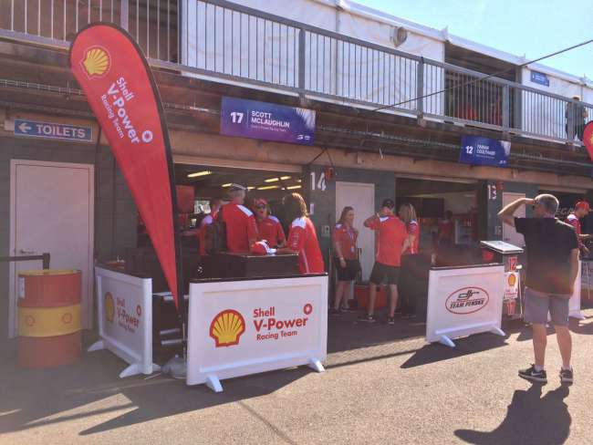 Boxengasse vom Shell Team