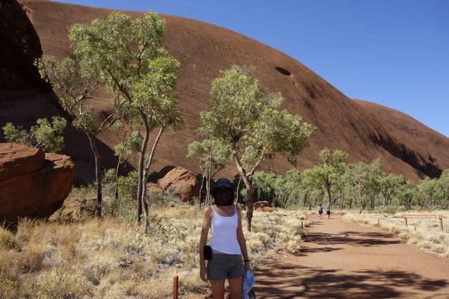 Hiking around Uluru with annoying flies constantly molesting us - hence the net :-p