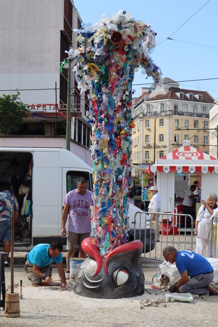 The whole city is filled with artworks made from trash. 