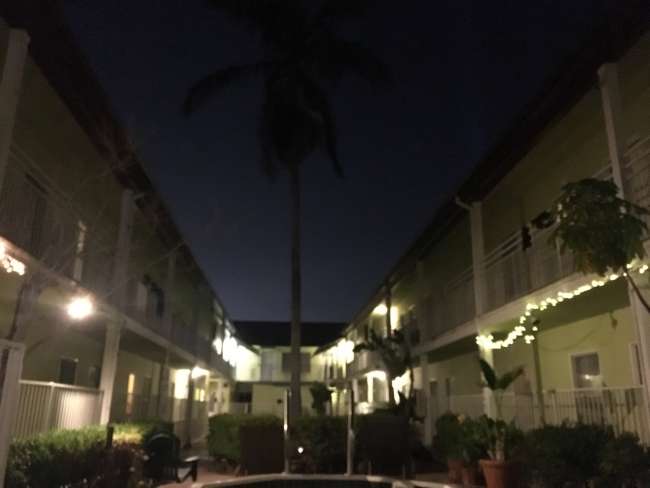 Hotel bei Nacht 