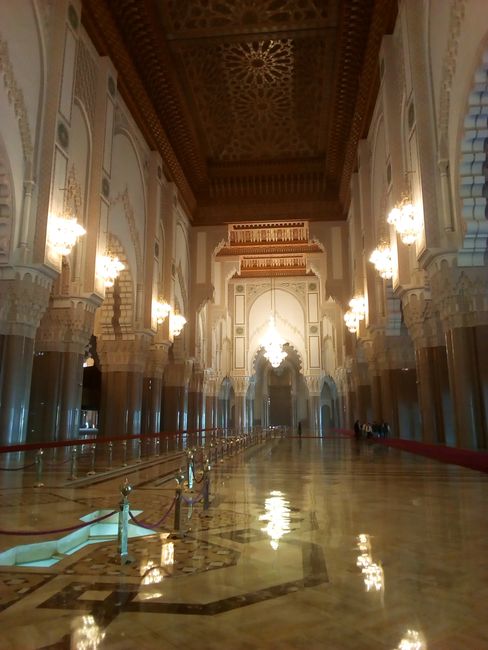 Main hall of the mosque, roof can be opened - wait what!?